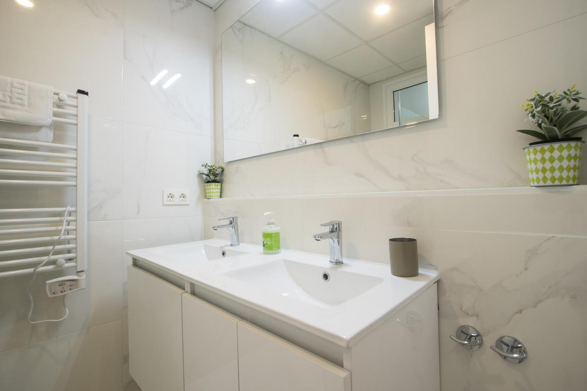 4 Bedroom/3 Baths W/ Ac In Near Beach! Alicante Buitenkant foto